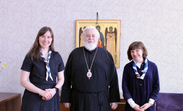 Kuvassa vasemmalta SP:n puheenjohtaja Siiri Somerkero, Suomen ortodoksisen kirkon arkkipiispa Leo ja toiminnanjohtaja Kaisa Leikola.