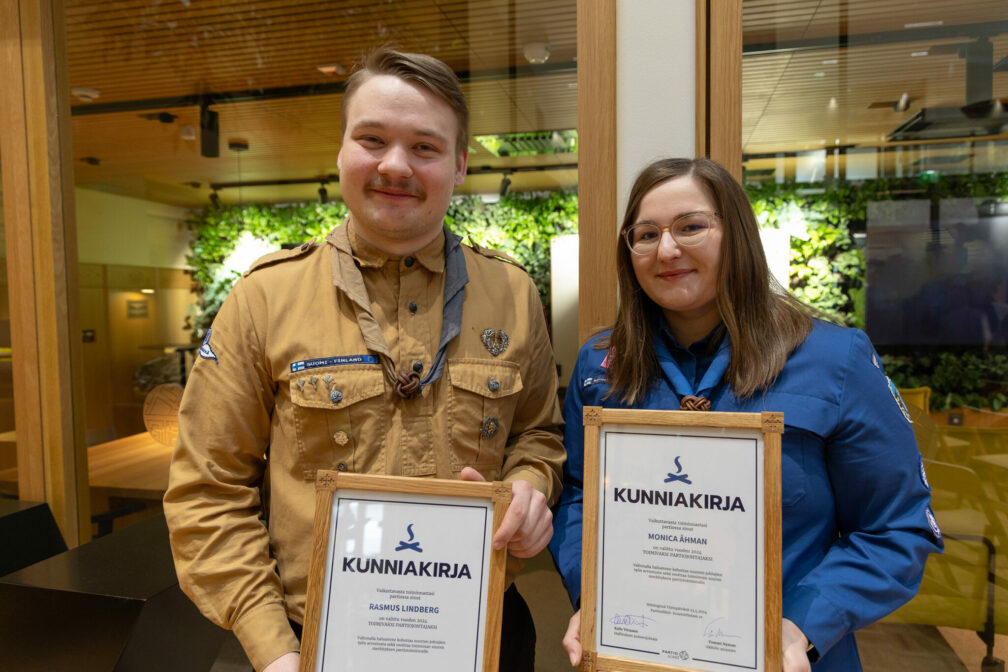 Toimivat partiojohtajat 2024 Rasmus Lindberg ja Monica Åhman.